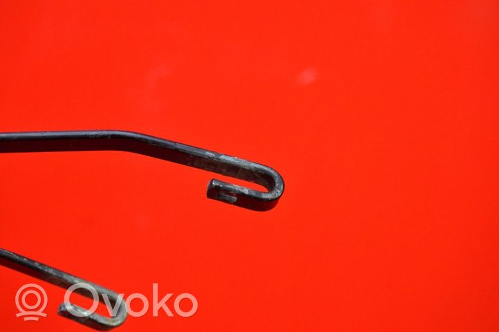 Pontiac Vibe Front wiper blade arm 