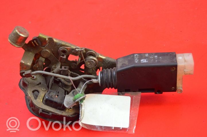 Opel Omega B2 Serratura portiera posteriore 90493703