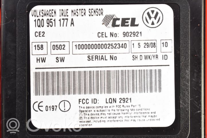 Volkswagen Eos Boîte à fusibles relais 1Q0951177A