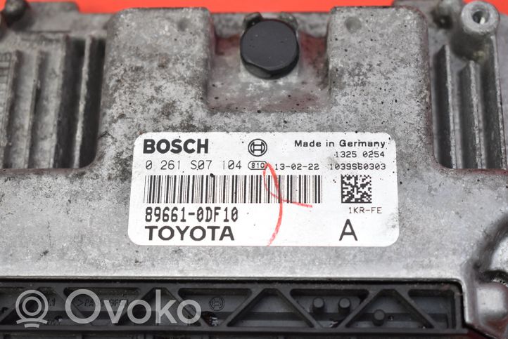 Toyota Yaris Skrzynka przekaźników 89661-0DF10