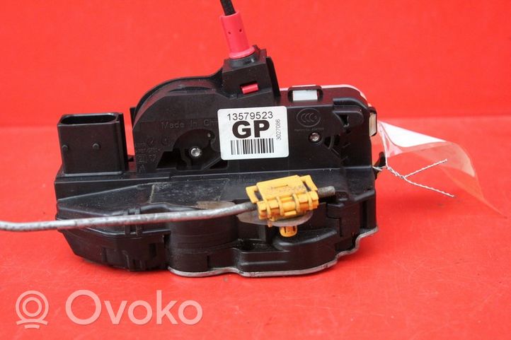 Chevrolet Orlando Front door lock 13579523