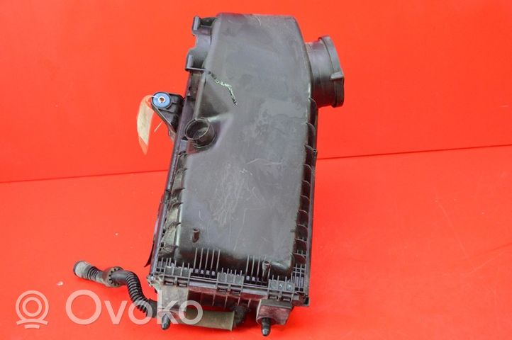 Volkswagen Touareg II Boîtier de filtre à air 7P0129601A