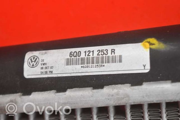 Volkswagen Polo IV 9N3 Dzesēšanas šķidruma radiators 6Q0121253R