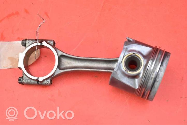 Volkswagen Polo IV 9N3 Piston 79L74