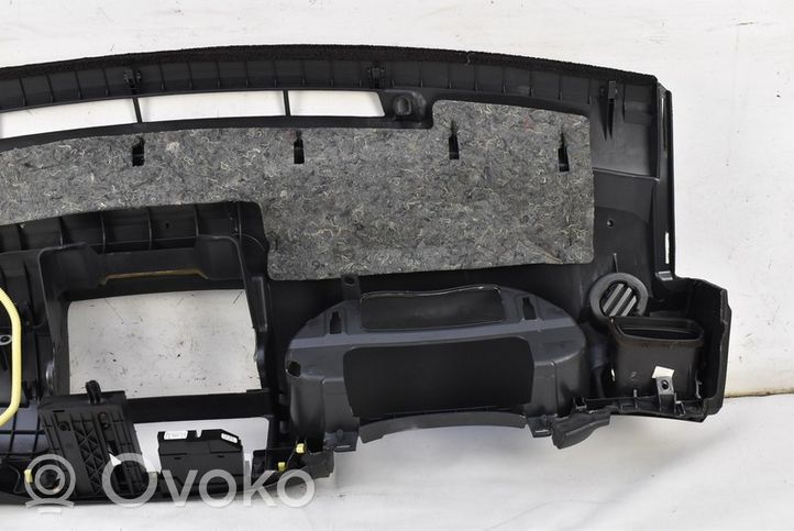 Toyota Avensis Verso Kojelaudan hansikaslokeron lista 55311-05070