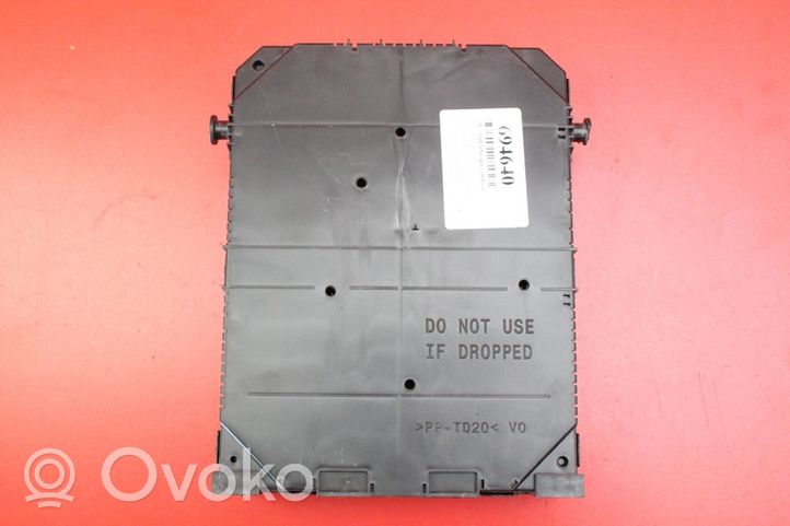 Audi 100 200 5000 C3 Saugiklių dėžė (komplektas) 9830790580