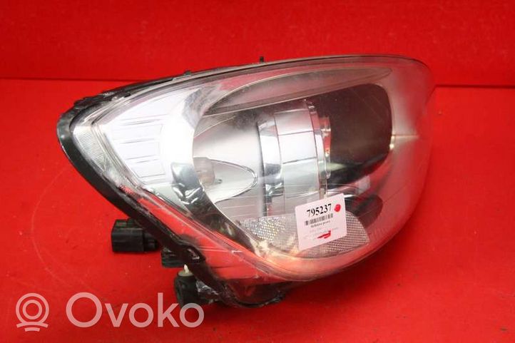 Volvo V60 Lampa przednia 31299995