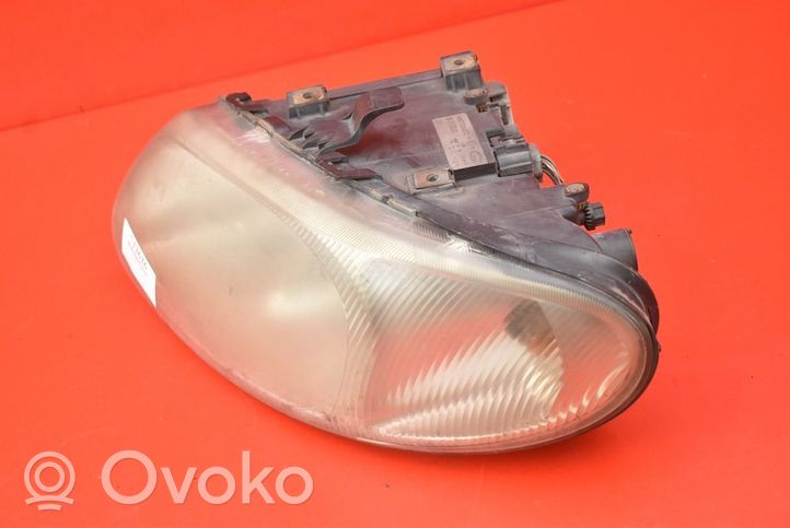 Chrysler Grand Voyager IV Phare frontale 04857703AB