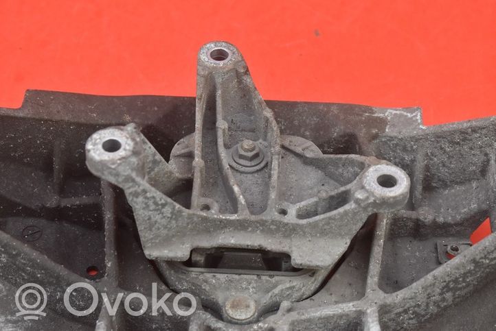 Audi A4 S4 B8 8K Pavarų dėžės tvirtinimo kronšteinas 8K0399263T