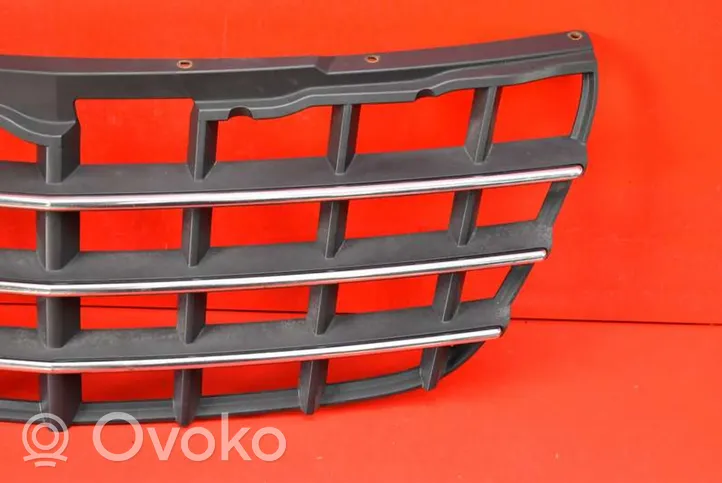 Chrysler Pacifica Atrapa chłodnicy / Grill 05113082AB