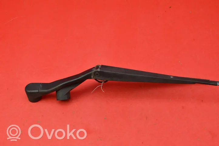 Mitsubishi Lancer Ножка стеклоочистителей лобового стекла MITSUBISHI