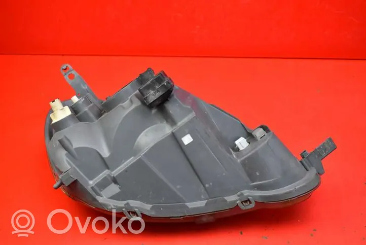 Toyota Yaris Verso Lampa przednia 89008658