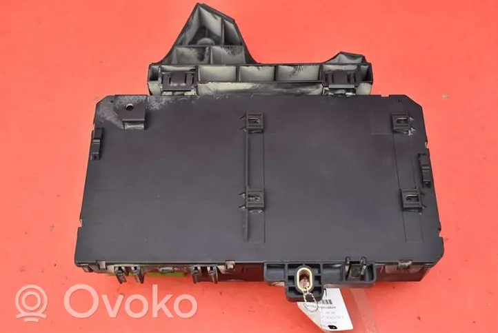 Opel Astra H Set scatola dei fusibili 13115937