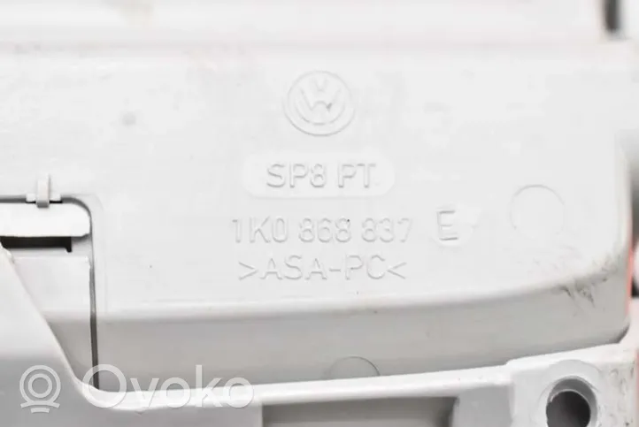 Volkswagen PASSAT CC Takatavaratilan sisävalo 3C0867489C