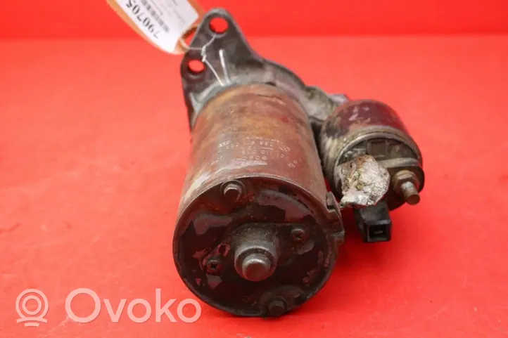 Volkswagen Golf III Starter motor 068911023T