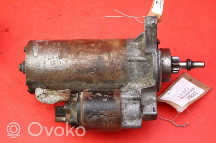 Volkswagen Golf III Starter motor 068911023T