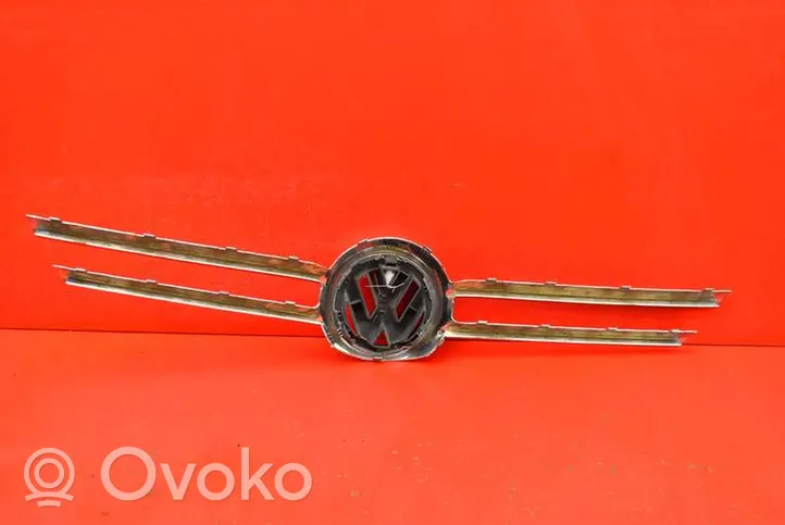 Volkswagen Touareg I Grotelės priekinės 7L6853668