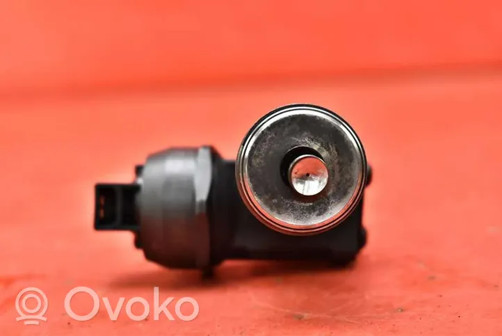 Volkswagen Bora Injecteur de carburant 038130073AL