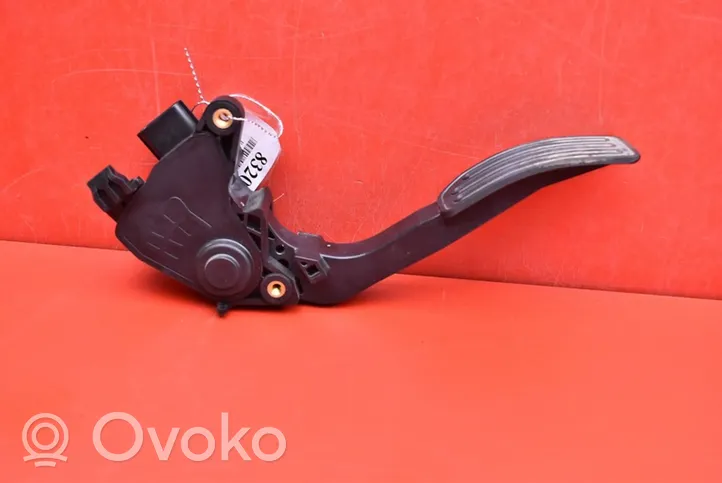 Nissan Juke I F15 Accelerator throttle pedal 180021KM0B