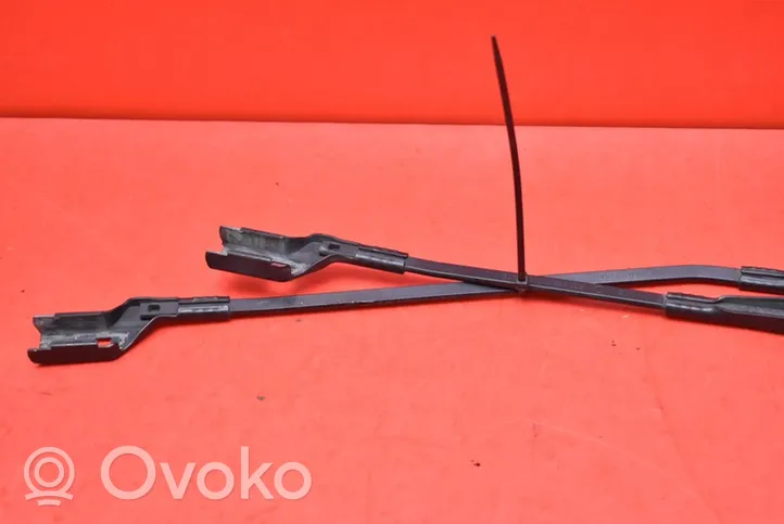 Volkswagen Polo IV 9N3 Front wiper blade arm VOLKSWAGEN