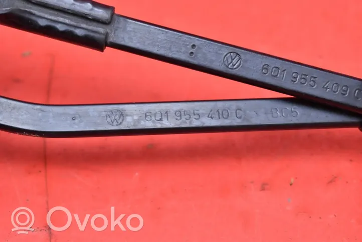 Volkswagen Polo IV 9N3 Front wiper blade arm VOLKSWAGEN