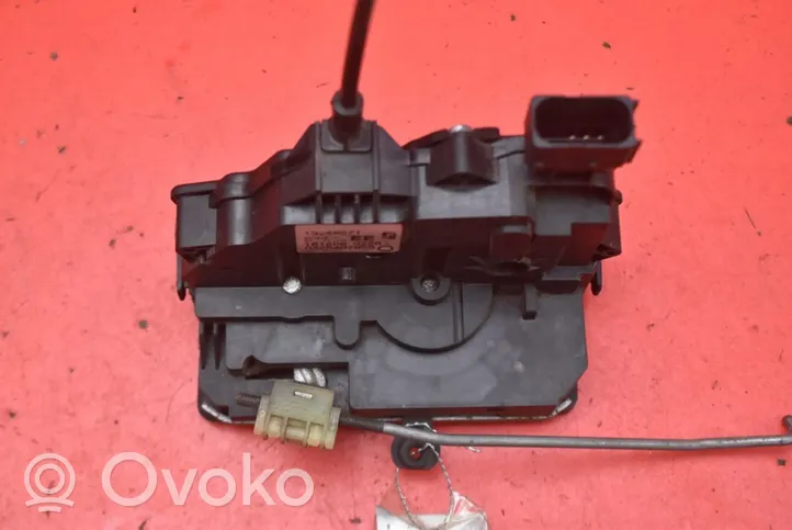 Opel Corsa D Serrure de porte avant 13258271