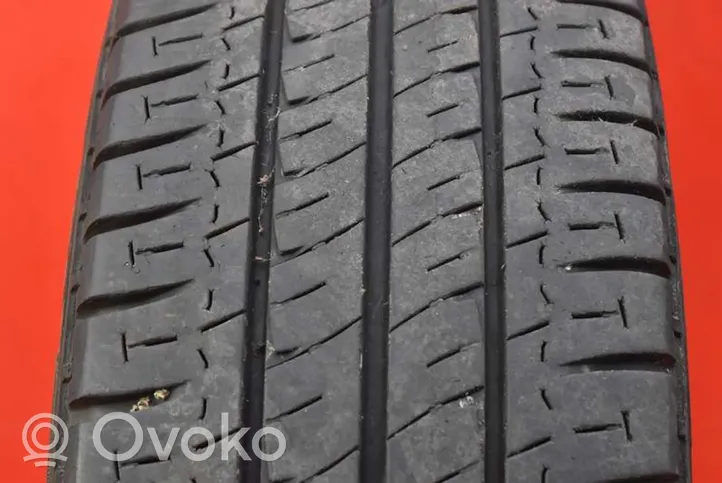 Opel Vivaro R17-kesärengas MICHELIN