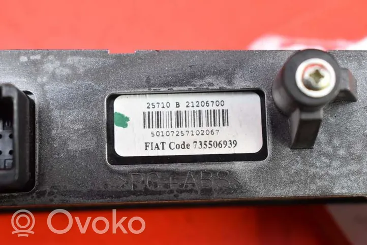 Fiat Punto (199) Hätävilkkujen kytkin 61139700