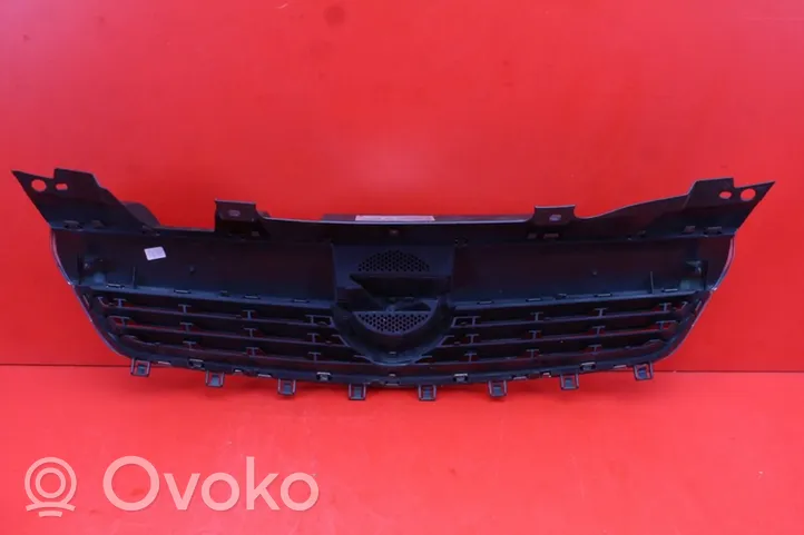 Opel Zafira B Grotelės priekinės 13157590