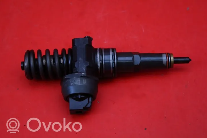 Volkswagen Touareg I Fuel injector 07Z130073H