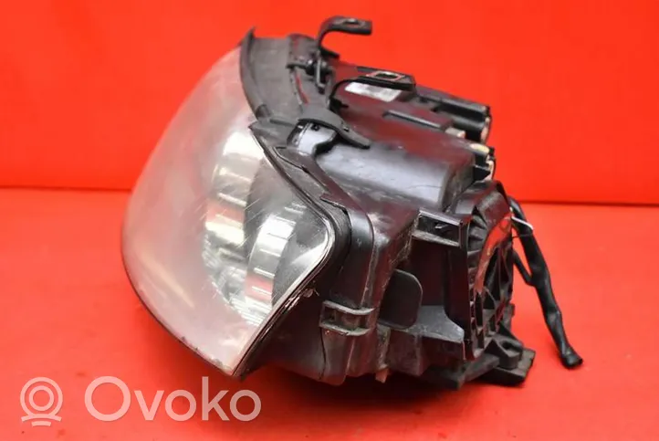 Audi A4 S4 B6 8E 8H Lampa przednia 8E0941003F