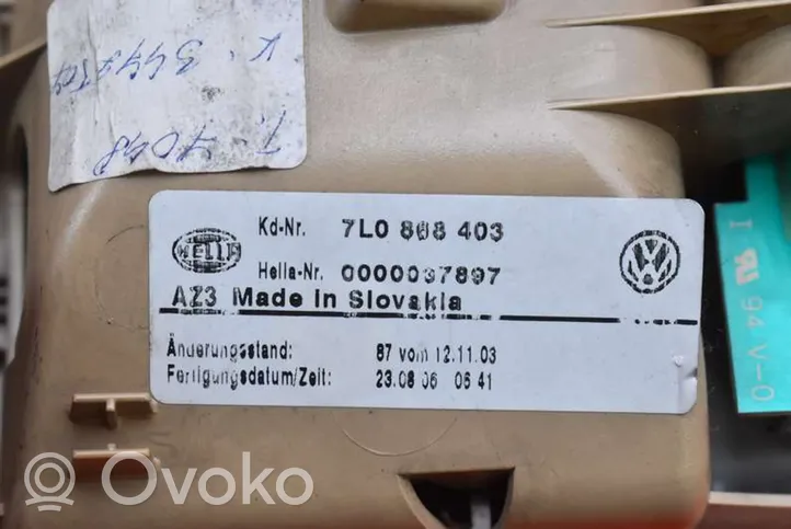 Volkswagen Touareg I Wewnętrzna lampka bagażnika 7L0868403