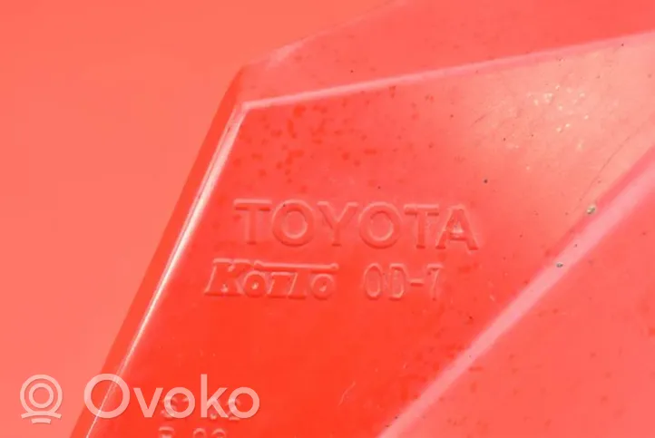 Toyota Yaris Aizmugurējais lukturis virsbūvē TOYOTA
