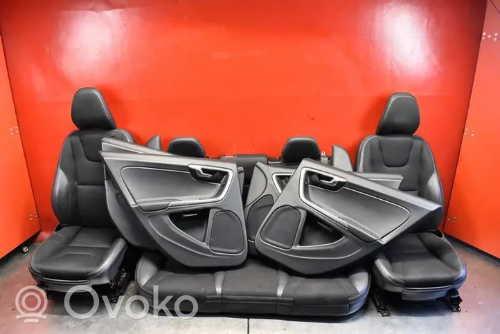Volvo V60 Fotele / Kanapa / Komplet VOLVO