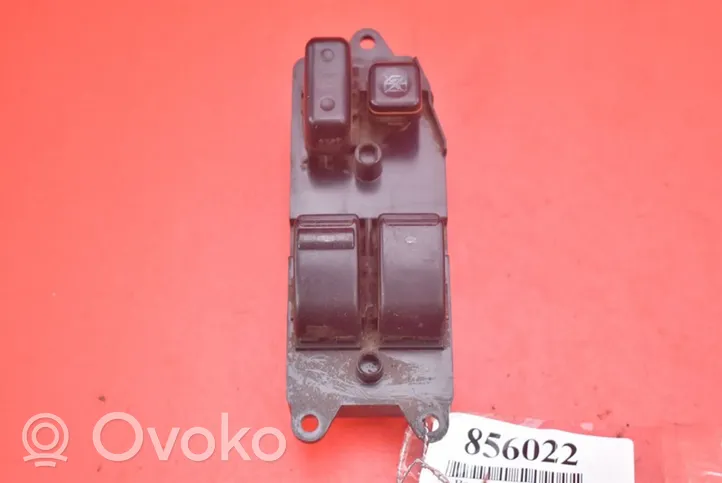 Toyota Corolla E120 E130 Elektrinių langų jungtukas 84820-02111