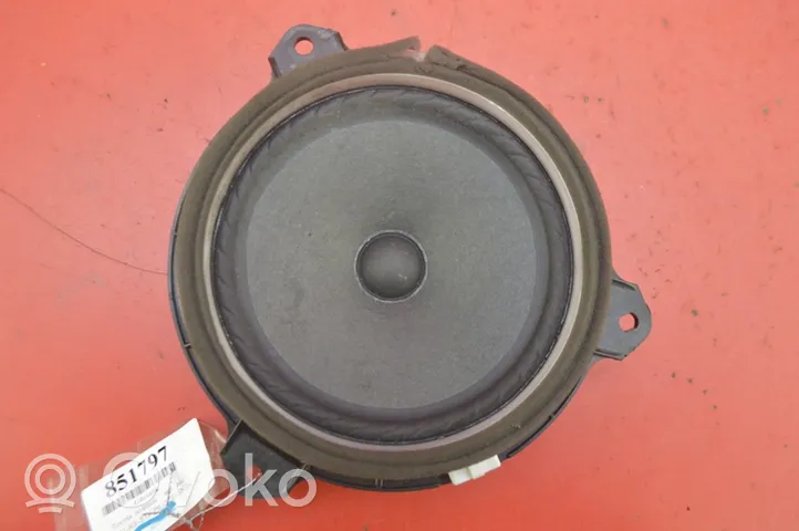 Toyota Avensis Verso Enceinte subwoofer 86160-0D180