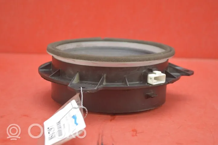 Toyota Avensis Verso Enceinte subwoofer 86160-0D180