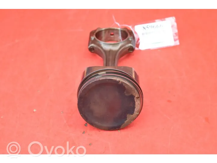 Audi A4 S4 B6 8E 8H Piston 81P32