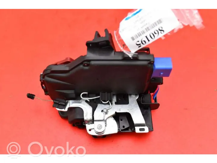 Volkswagen Touran I Rear door lock 6010-01-038434P