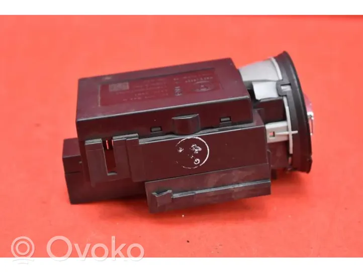 Volkswagen PASSAT B5.5 Ignition lock 3C0905843M