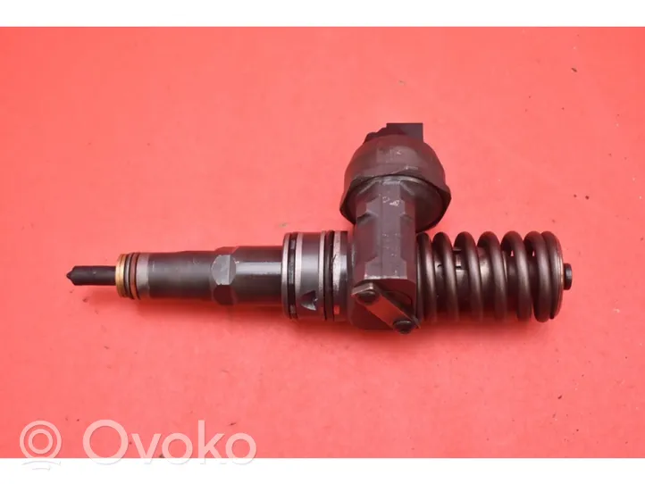 Volkswagen PASSAT B5.5 Injecteur de carburant 03G130073G