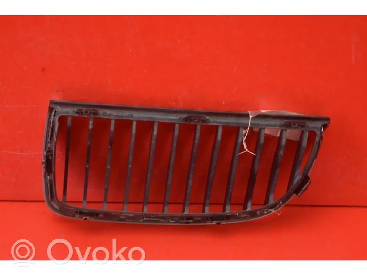 BMW X3 E83 Grille de calandre avant 7120010