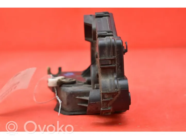 BMW 3 E46 Front door lock 8213680