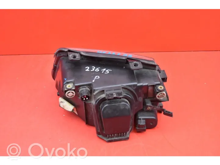 Audi A4 S4 B5 8D Lampa przednia 8D0941004A