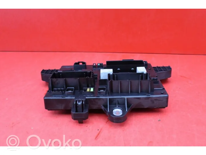 Opel Astra J Set scatola dei fusibili 13449201