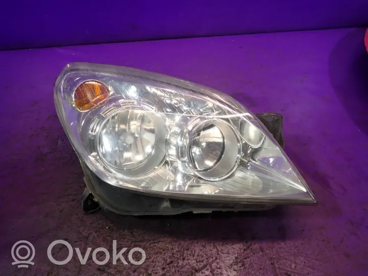 Opel Astra H Lampa przednia 13239289RH