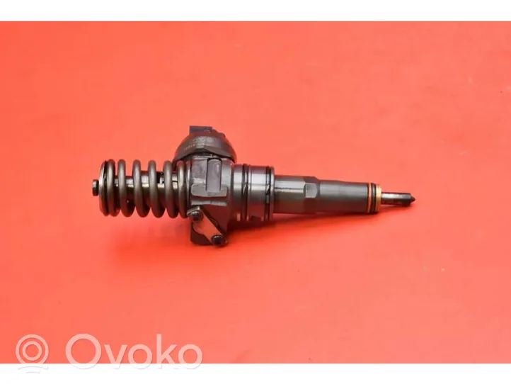 Volkswagen Golf V Injecteur de carburant 038130073BN