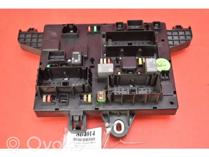 Opel Astra H Fuse box set 13302301