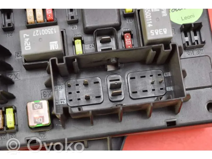 Opel Astra H Fuse box set 13302301