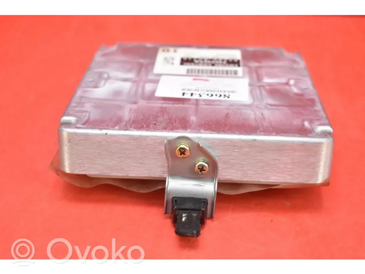 Toyota Corolla E120 E130 Unité de commande, module ECU de moteur 89666-02110